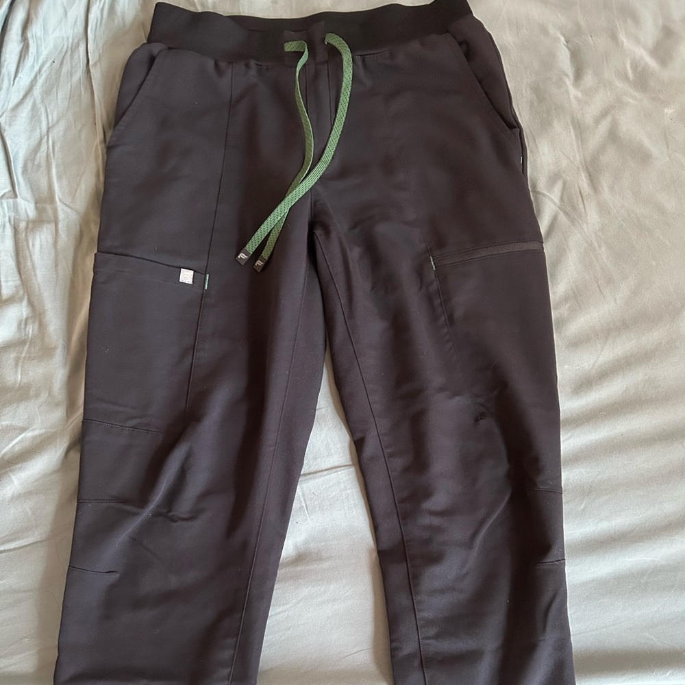 Fabletics high-waisted jogger scrubs, size M, Black